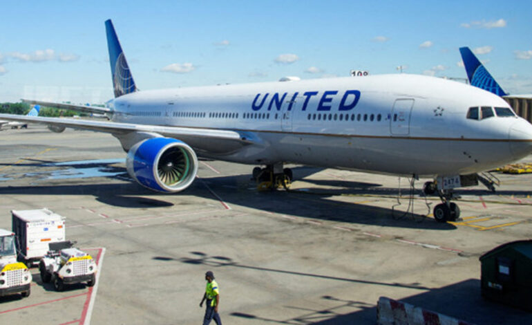 United Airlines forecasts highest-ever quarterly revenue